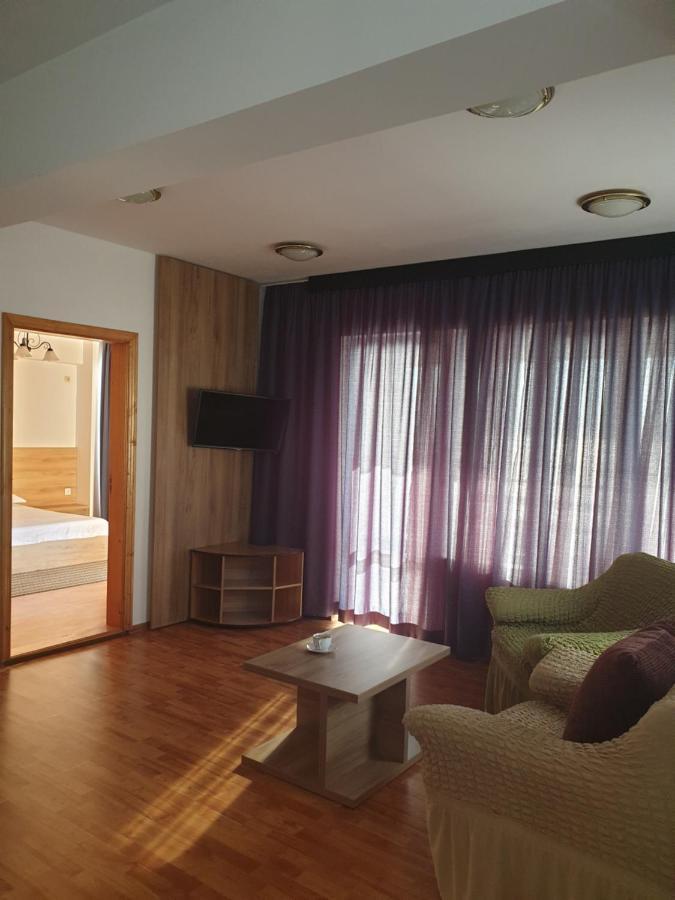 Hotel Poarta Apelor Sarichioi Exteriér fotografie