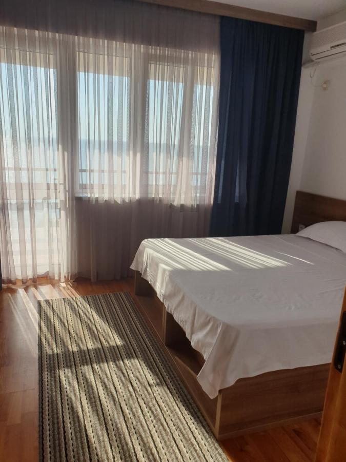 Hotel Poarta Apelor Sarichioi Exteriér fotografie