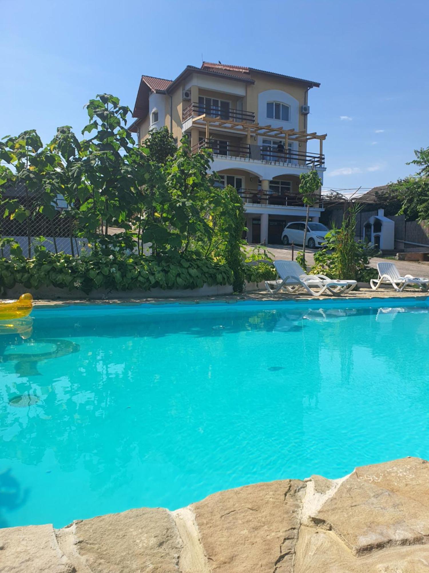 Hotel Poarta Apelor Sarichioi Exteriér fotografie
