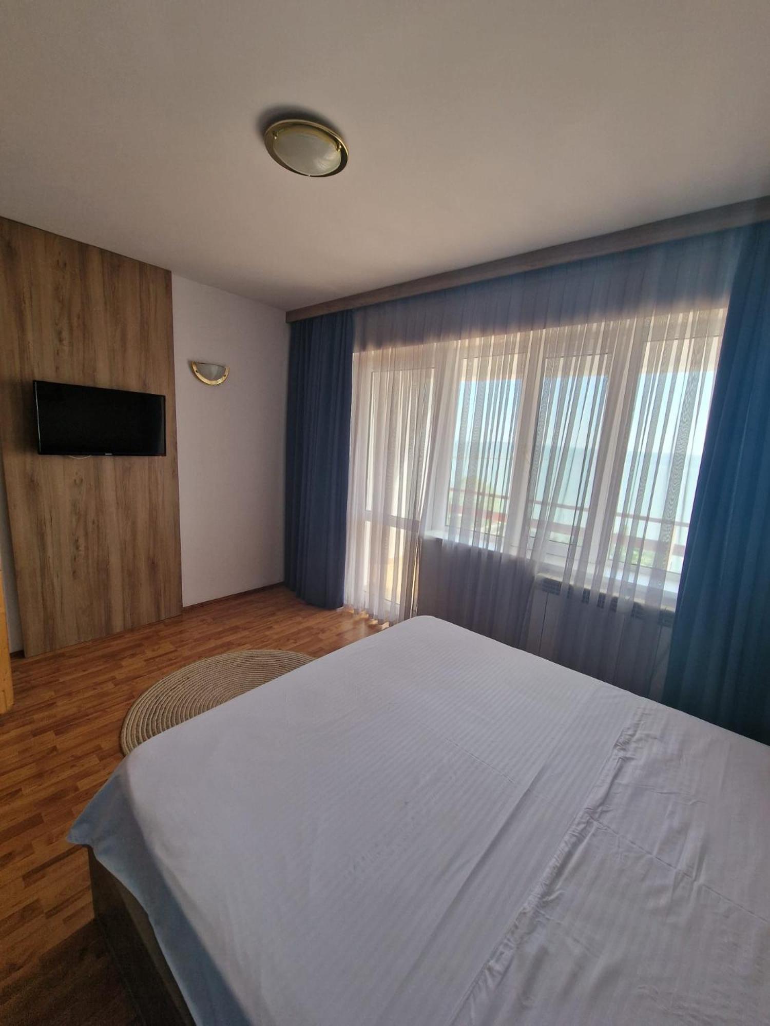 Hotel Poarta Apelor Sarichioi Exteriér fotografie