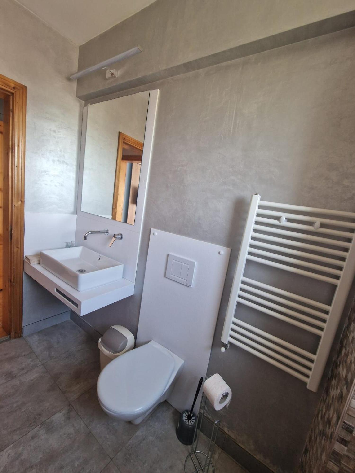 Hotel Poarta Apelor Sarichioi Exteriér fotografie