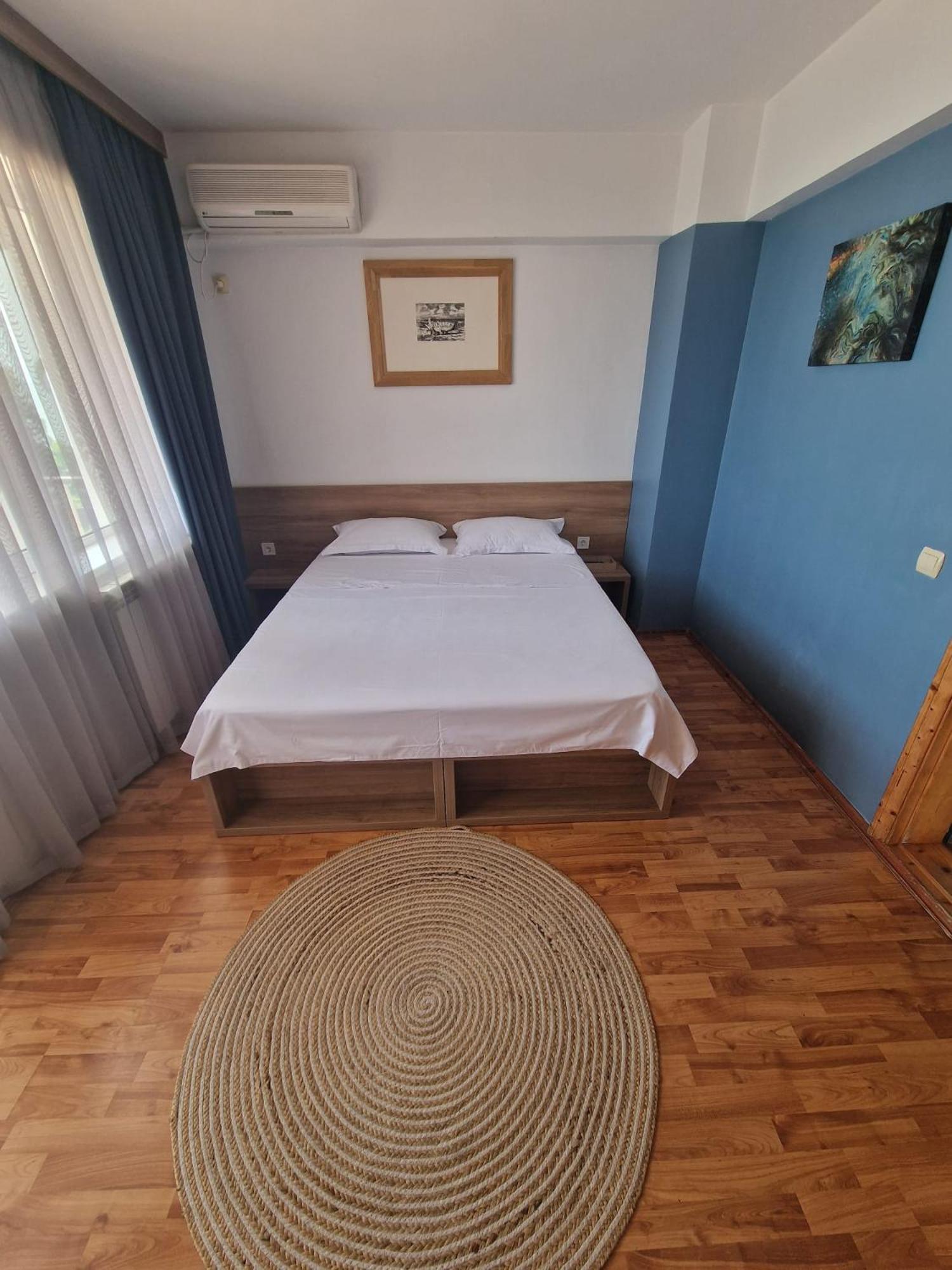 Hotel Poarta Apelor Sarichioi Exteriér fotografie
