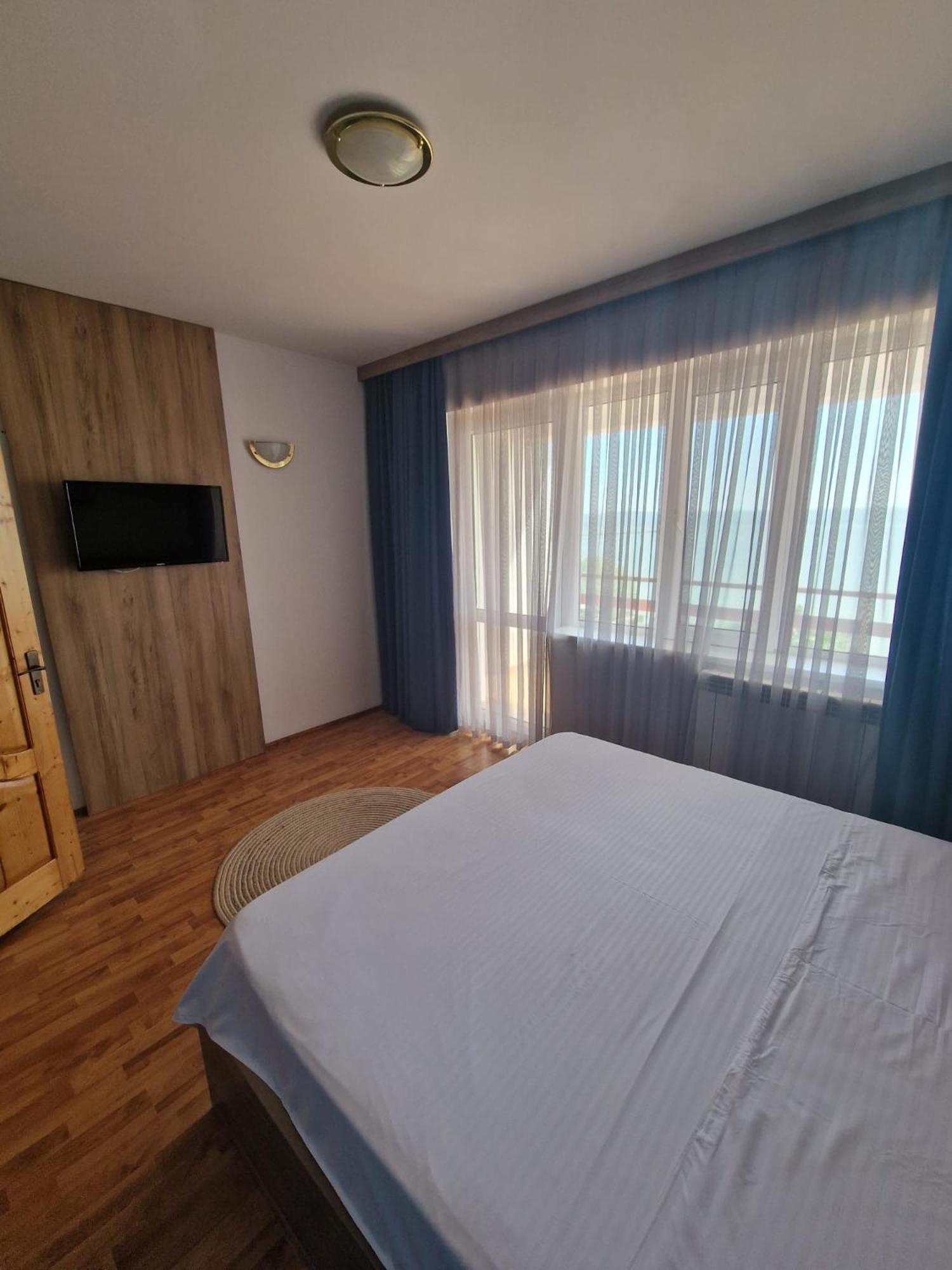 Hotel Poarta Apelor Sarichioi Exteriér fotografie